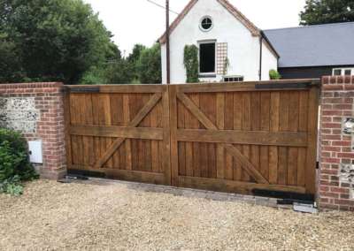 MOC202~1 Gates MOORES~1 - MOORES~2 - MOORES~3 - Moore's-Maintenance-Services-Limited-Extra-4 Residential Painting and Decorating